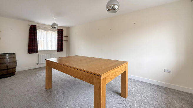 Lounge/dining roo...