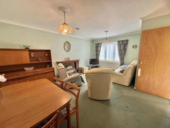 Living/Dining Roo...