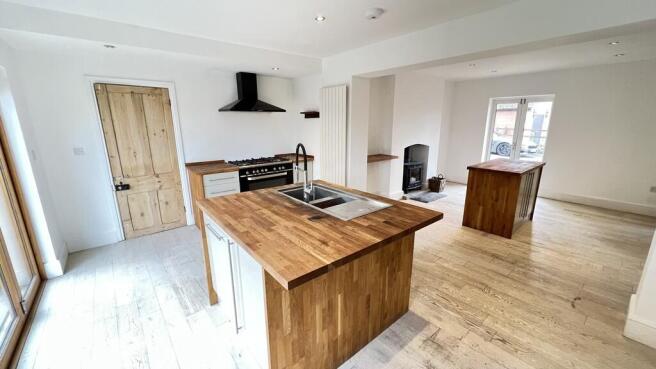 Kitchen/family ro...