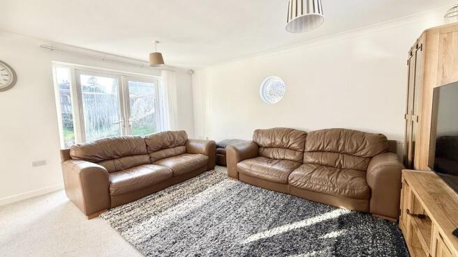 Lounge/dining roo...