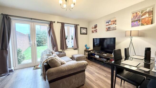 Lounge/dining roo...