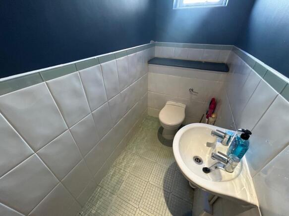 Cloakroom/wc