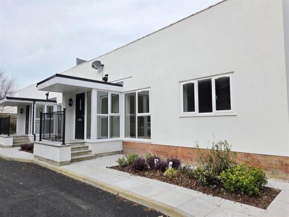 3 Woodside View