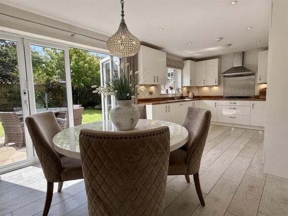 OPEN PLAN DINING KITCHEN