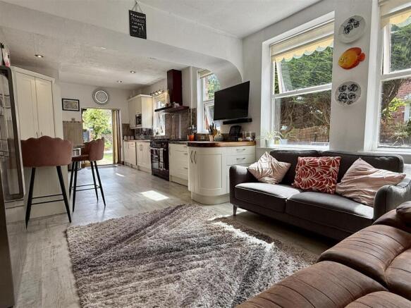 LIVING/DINING KITCHEN