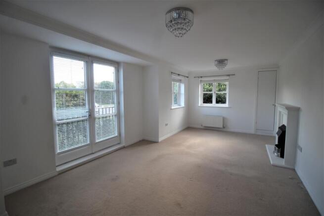 Lounge / Dining Area