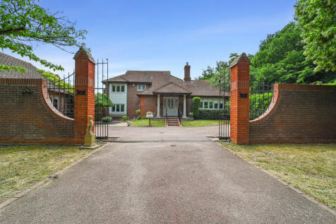 Eastwood Drive, Highwoods