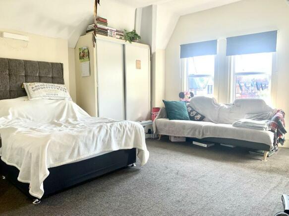 Bedroom/Living Area