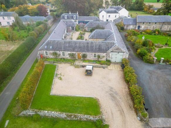 Ladyrig Stables, Heiton