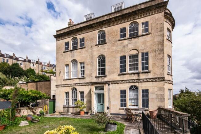 Flat 5, 28, Upper East Hayes Bath, BA1 6LP-1.jpg