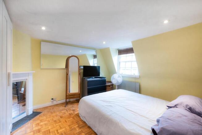 Top Floor Flat, 18 New King Street, BA1 2BL-11.jpg