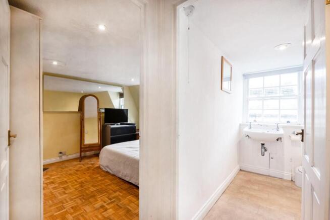 Top Floor Flat, 18 New King Street, BA1 2BL-3.jpg