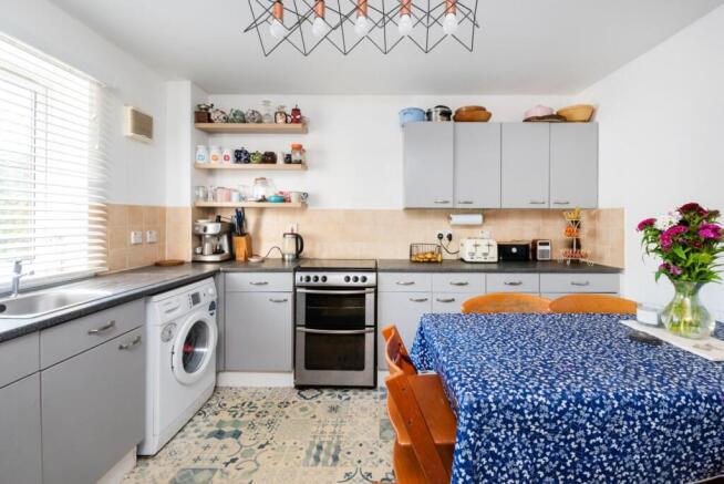 96 Chandler Close, Bath BA1 4EQ-6.jpg