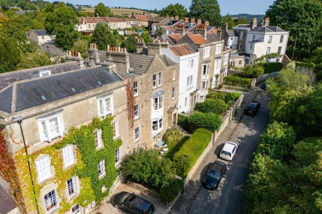 Flat 1 7 Mount Beacon BA1 5QP-18.jpg