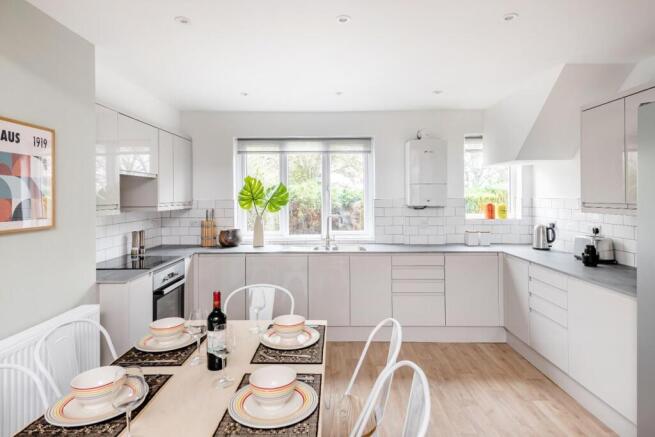 9732 88 The Oval.jpg