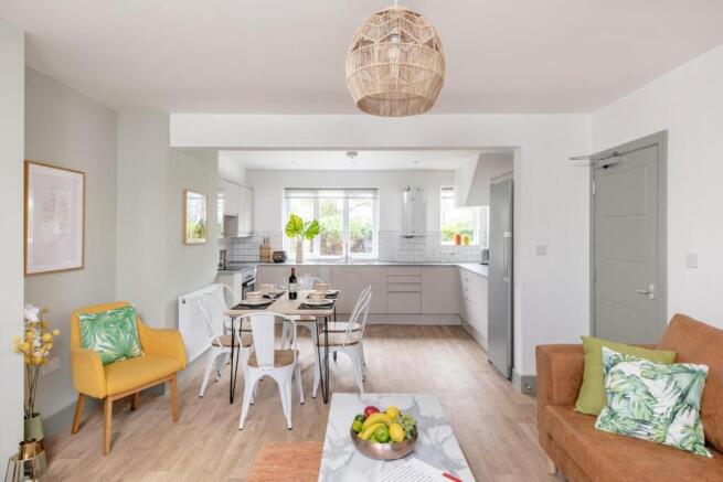 9737 88 The Oval.jpg