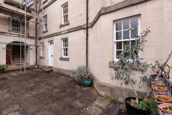 Flat A, Bartletts Court, Bath BA2 4JT-4.jpg