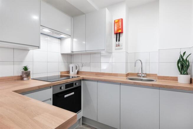 F2 120 Walcot Street-8.jpg