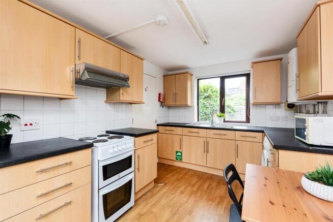 7 Twerton Farm Close-4.jpg