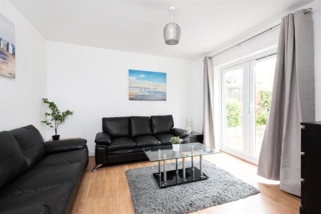 8 Middlewood Close-1.jpg