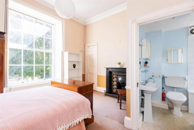 Flat 2, 7 Johnstone Street-9.jpg