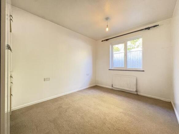 Bedroom 2 (2)