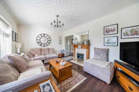 Prestwick Road, Bushey, South Oxhey, WD19