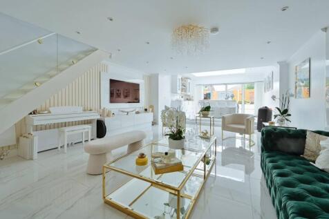 Langmead Drive, Bushey, WD23