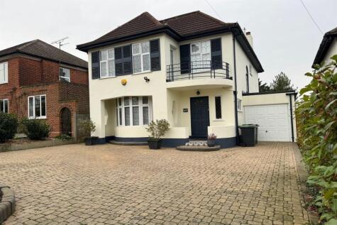 Stradbroke Grove, Buckhurst Hill, IG9
