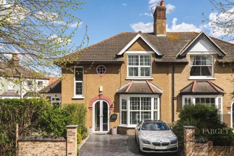 First Avenue, Enfield EN1