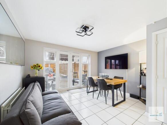 CAM03394G0-PR0329...