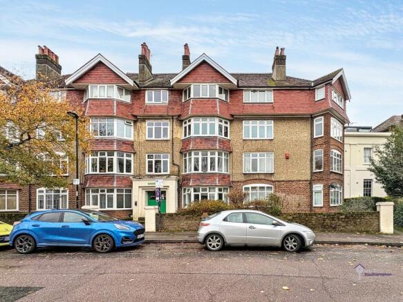 4 bed flat to rent Devonshire Road, Polygon SO15
