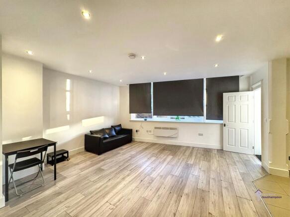 2 Bedroom Flat for Rent Bridge Road