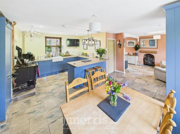Open Plan Living/Kitchen/Dining