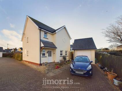 27 Maes Waldo, Fishguard