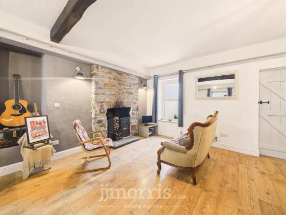 Lounge/Dining Area