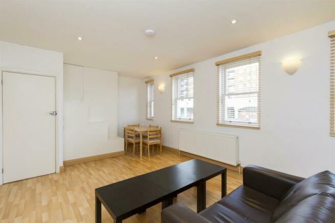 Lettings Brook Green Barb Mews FFF - Reception (2)