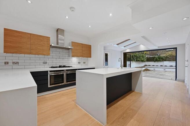 St Stephens Avenue - KitchenB3 (1).JPG