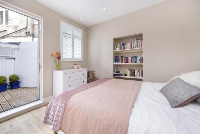 Sales Hammersmith Westwick Gardens - Bedroom.jpg