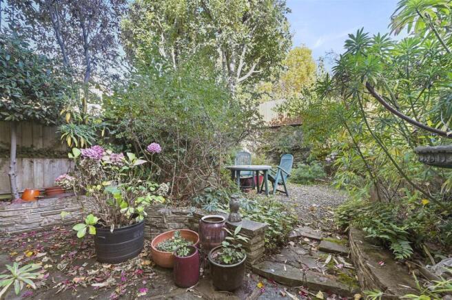 Oxford Gate - 3 (1).JPG