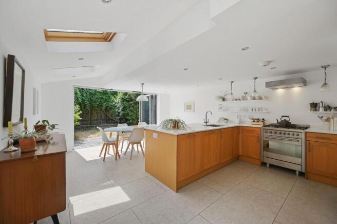 BCFBL - Becklow Road - Kitchen Dinning (4).JPG