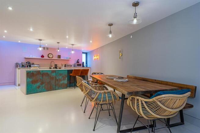 128_a_Elgin_avenue__0024.jpg