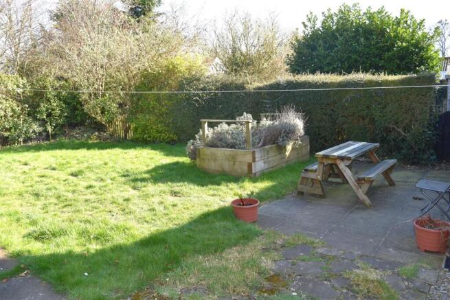 ENCLOSED REAR GARDEN