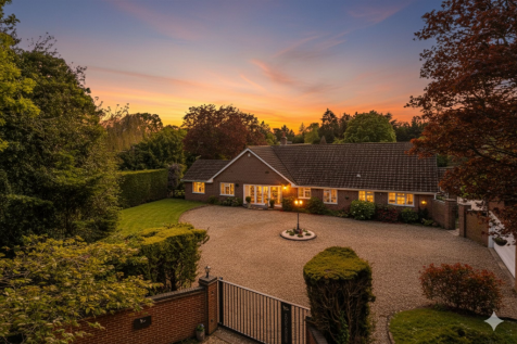 Carbinswood Lane, Bucklebury Common, RG7 5TS