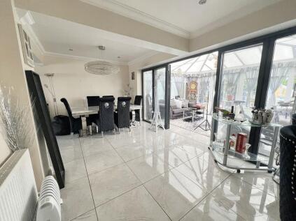 Weardale Avenue, Forest Hall, Newcastle upon Tyne, Tyne and Wear, NE12 7HX