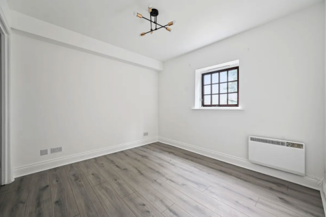 Comer Crescent, Southall, Middlesex, UB2 4XD