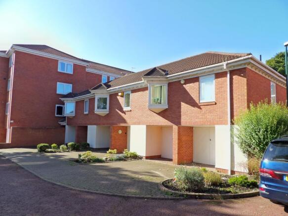 2 bedroom flat for sale in Manor Court, Westoe, South Shields, Tyne and