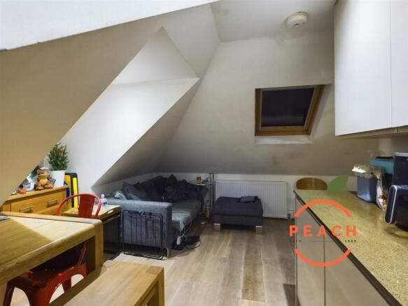 CAM04237G0-PR0071-STILL006.jpg