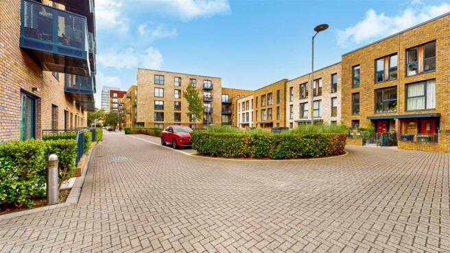 43 Baroque Gardens, Mary Rose Square - ck2jYSZBI1f