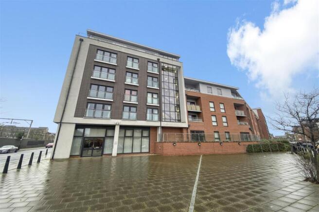 Flat 96, Windsor Court - A384dctAB3RWamwtr5lw.jpg